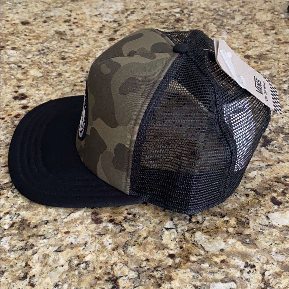 NWT Vans Camo Trucker Hat - Picture 2 of 6